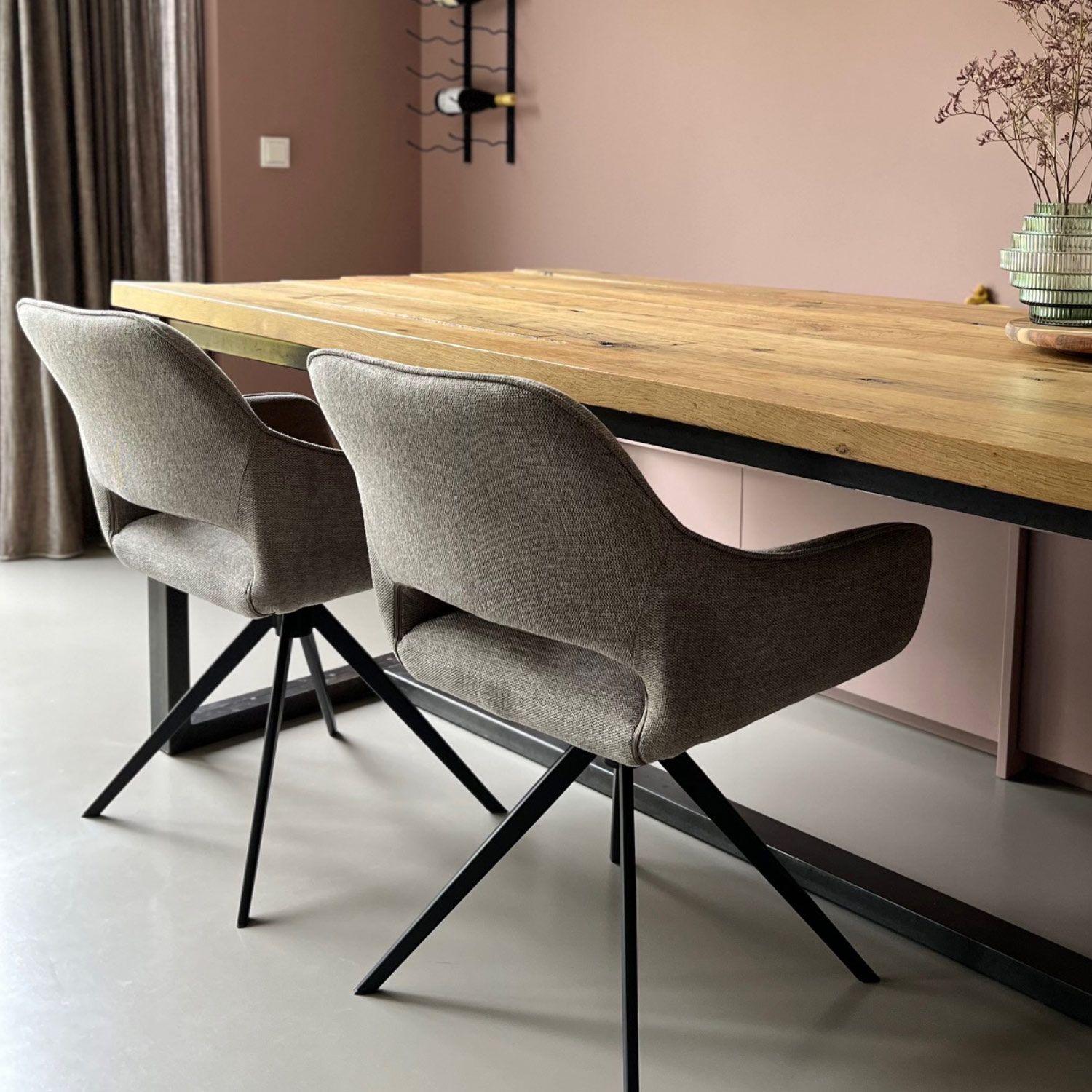 Johnson rotating online dining chair